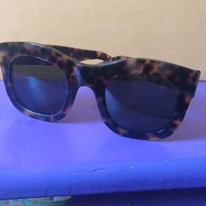 Illesteva Hamilton sunglasses black lenses